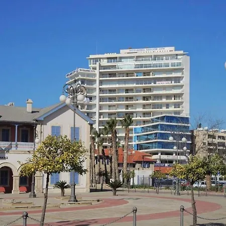 Appartamento 2b Seaview Breeze - Finikoudes Beach *