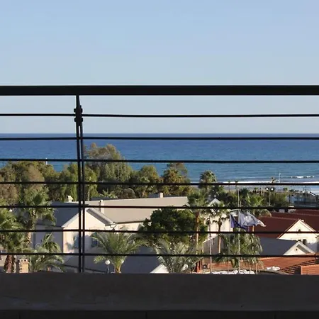 2b Seaview Breeze - Finikoudes Beach Larnaca