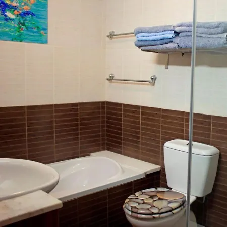 2b Seaview Breeze - Finikoudes Beach * Larnaca